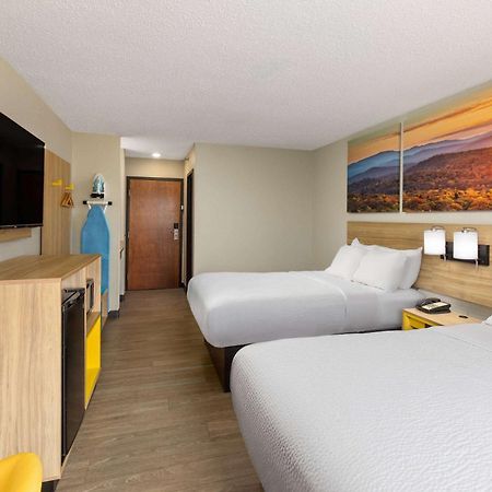 Days Inn By Wyndham Glasgow Eksteriør bilde