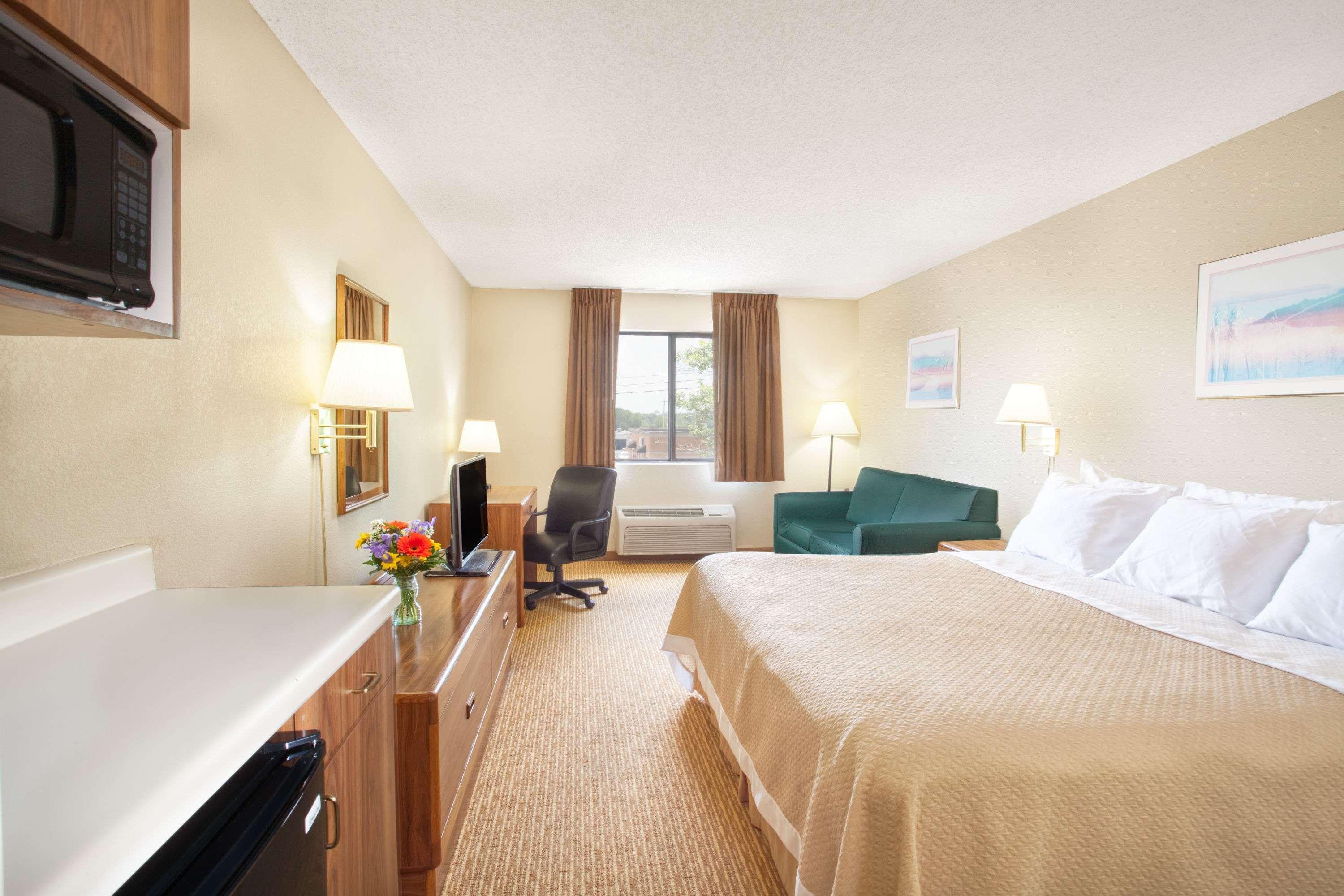 Days Inn By Wyndham Glasgow Eksteriør bilde