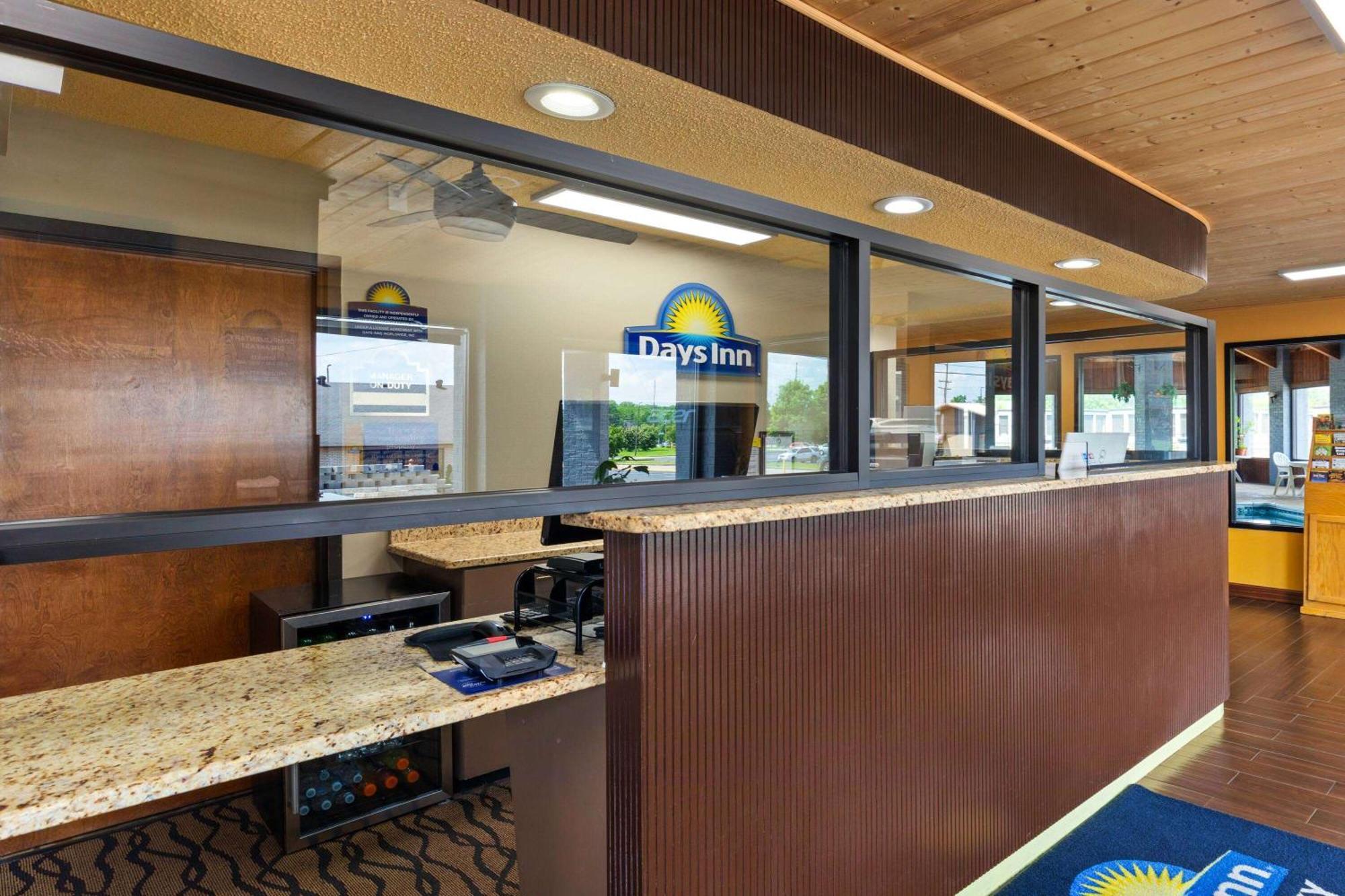 Days Inn By Wyndham Glasgow Eksteriør bilde